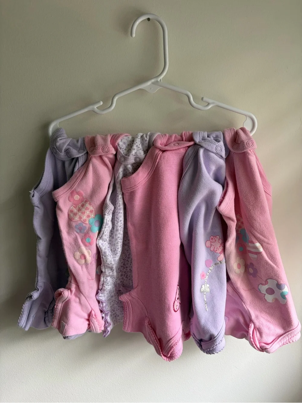 Baby Girl Newborn/0-3 Month Clothing Lot 11 Pieces Hats Bodysuits 100% Cotton